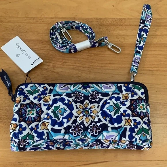 Vera Bradley RFID Wallet Crossbody Blue White "Lisbon Medallion Cool" NEW - Picture 2 of 10